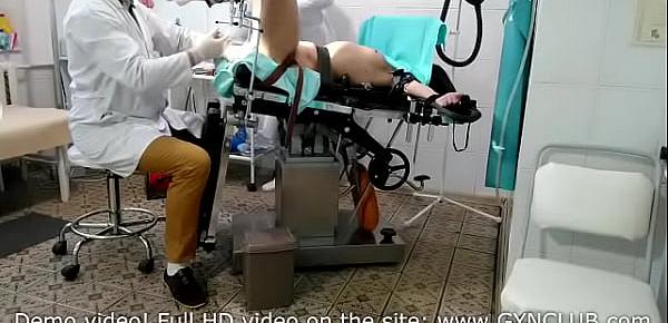  Orgasm for mature woman on gyno chair